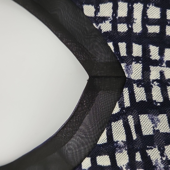 PENDLETON | EUC White Blue Checkered V-Neck Top Size M - Picture 4 of 8